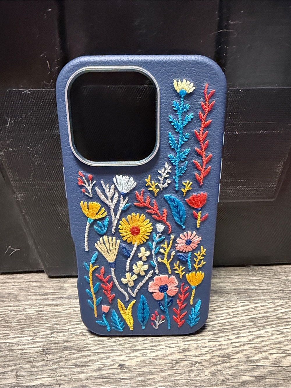OtterBox Symmetry Series iPhone 16 Pro Case - Blue Floral